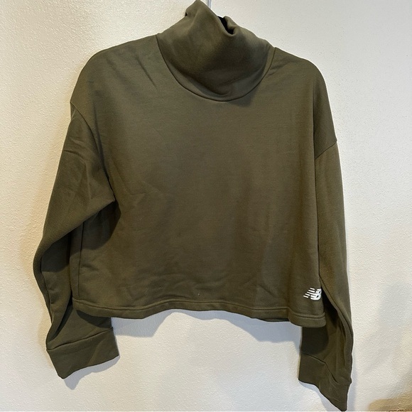 New Balance Sweaters - New Balance Women’s Dark Green Crop Pullover Size XL